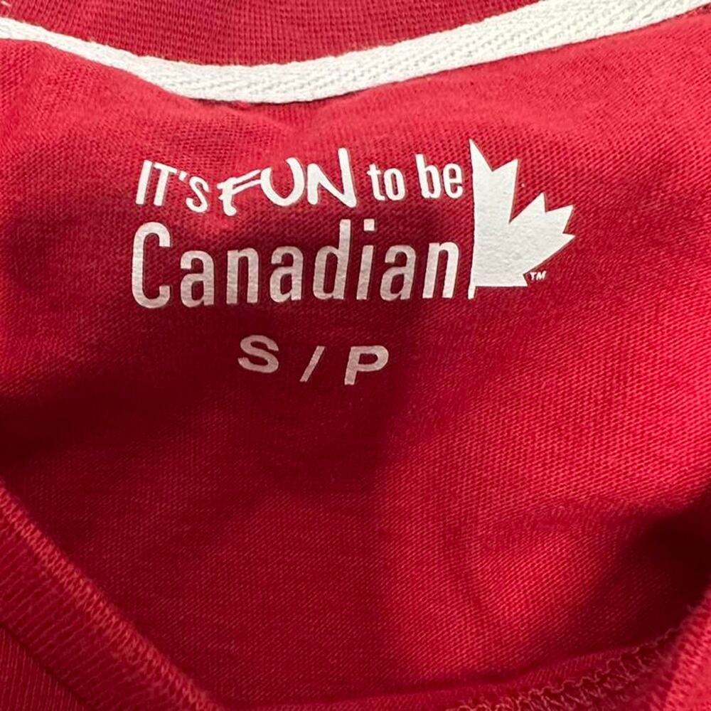 It’s Fun To Be Canadian Size S 100% Cotton Red Fitted Baby Tee Embroidered Logo - Picture 5 of 6